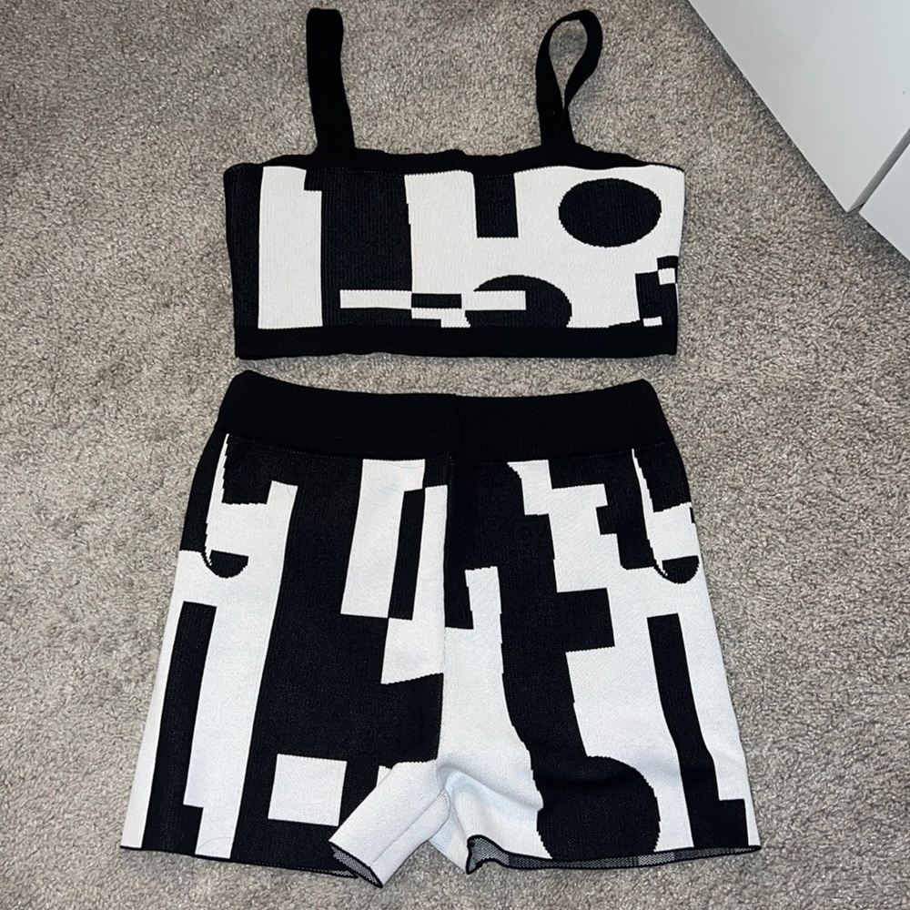 Patterned black & white matching set